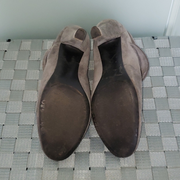 gorgeous Enzo gray suede bootie size 8 1/2 - Picture 3 of 8